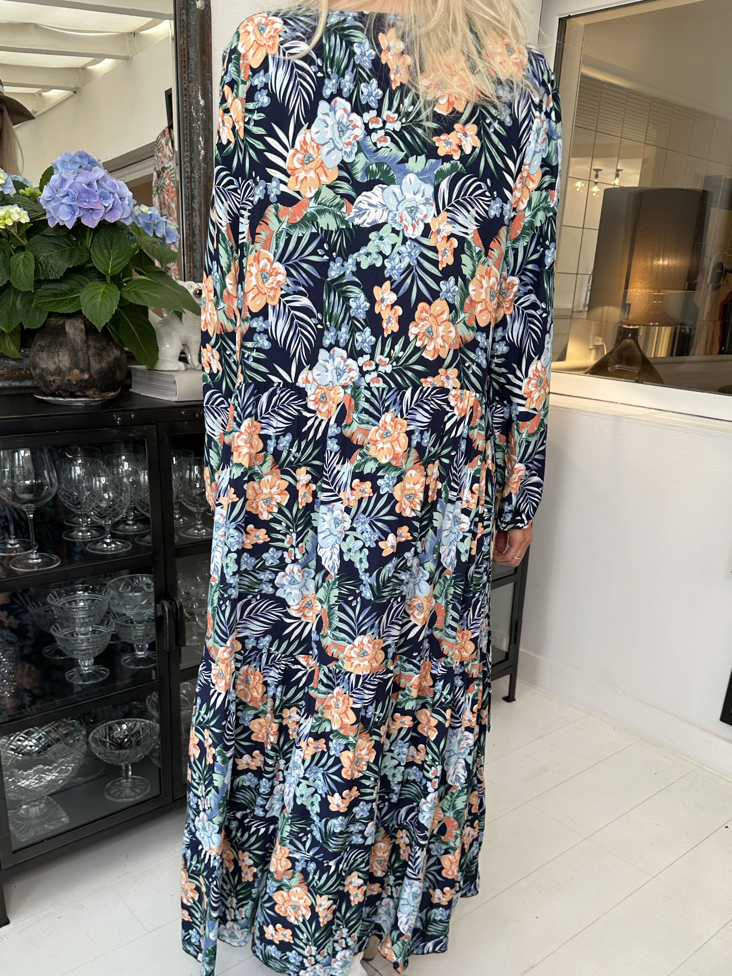 Alasca lydia - Kjole i blødt stof med palmeblade og blomster